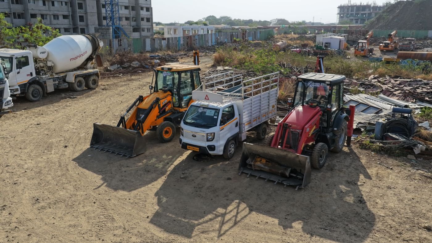 4 JCB, 2 Terex Backhoe Loader